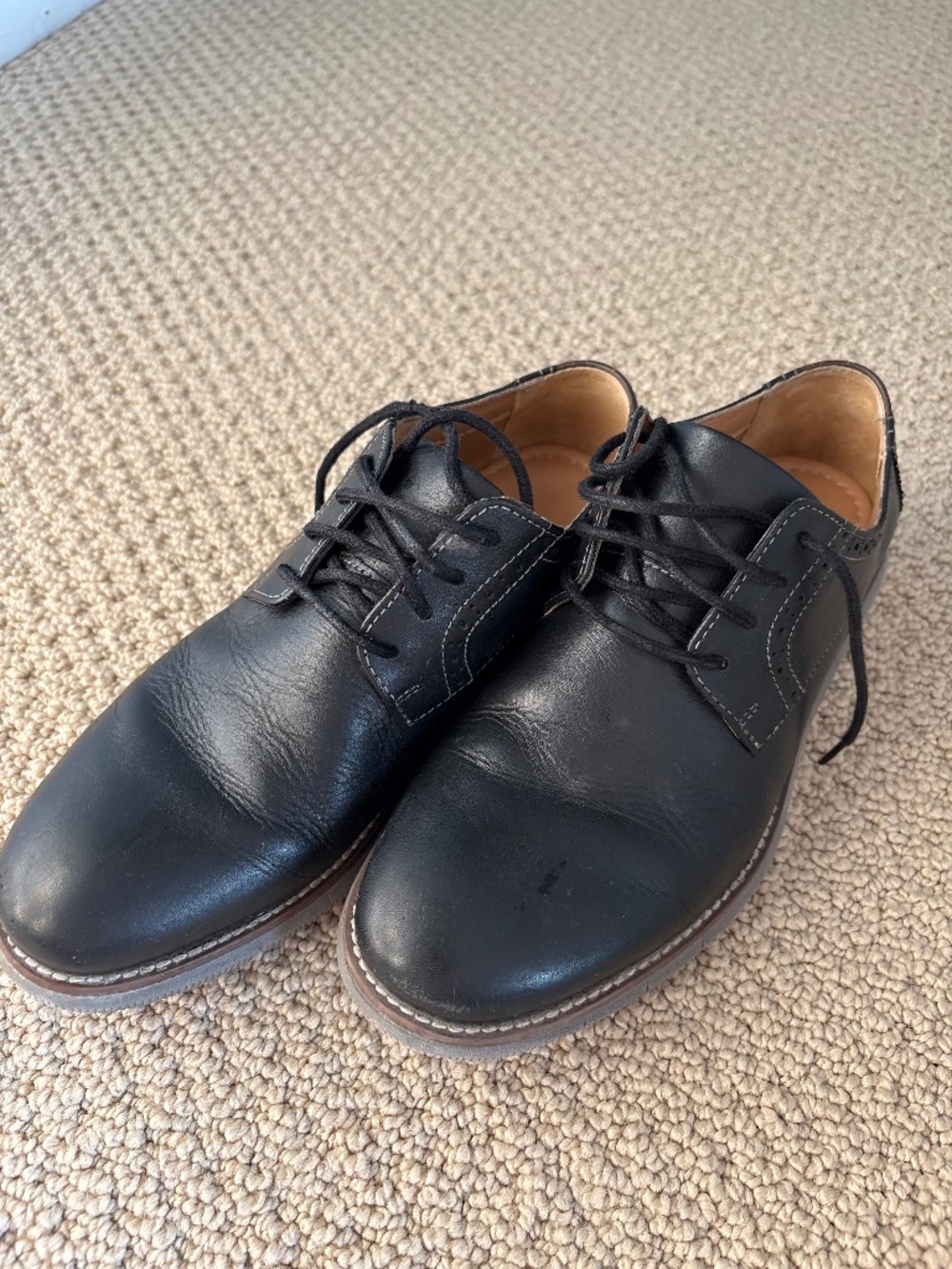 Johnston and Murphy Boys black leather oxfords